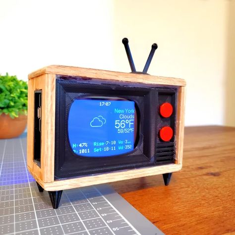 Cardboard Tv Diy, Tv Out Of Cardboard, Mini Tv Box, Miniature Tv Diy, Miniature Computer Diy, Mini Tv, Weather Data, Weather Map, Vintage Television