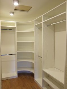 Master Bedroom Closet Storage and Closet Design Ideas, Pictures, Remodel & Decor Corner Wardrobe Closet, Guest Bedroom Remodel, Corner Closet, Dressing Design, Bedroom Closet Storage, Walking Closet, Closet Design Layout, Closet Renovation, Closet Layout