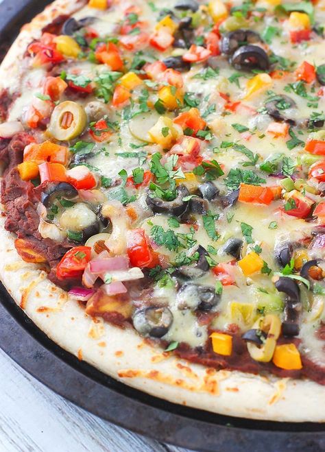 Vegetarian Mexican Pizza, Mexican Pizza Recipe, Black Bean Salsa, Vegetarian Mexican, Bean Salsa, Salsa Sauce, Mexican Pizza, Pizza Flatbread, Mexican Recipe