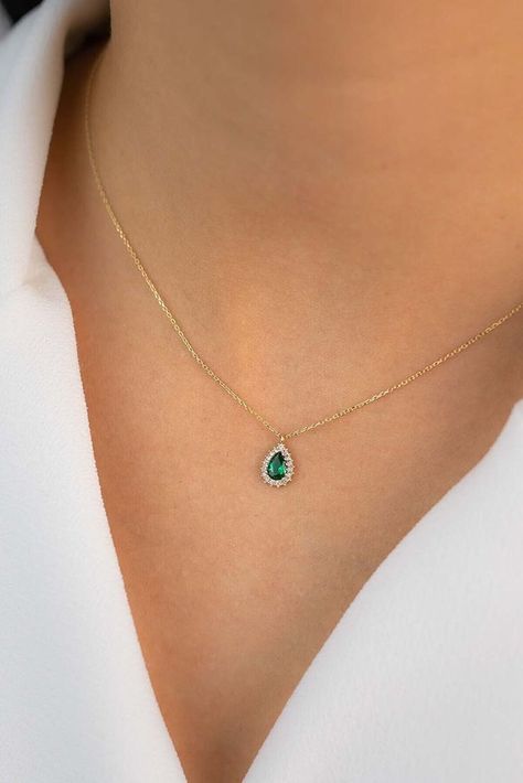 Emerald Drop Necklace, Emerald Jewelry Necklace Gold, Gold Necklace Emerald, Emerald Jewelry Necklace, Green Gold Necklace, Emerald Green Jewelry, Small Pendant Necklace, Jewelry Necklace Simple, Emerald Green Necklace