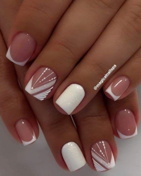 Summer French Nail Designs, Gel Nail Designs French Tip Ideas, Pedicure French Tip Designs, Hot Nails Trends 2023, Short French Tip Acrylic Nails Design, Different French Manicure Ideas, Short Work Nails, Fancy French Manicure, Nails Frances