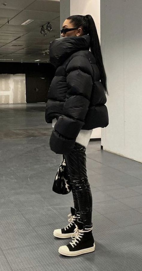 Moncler Puffer Jacket Outfit, Black Puffer Jacket Outfit Aesthetic, Oversized Puffer Jacket Outfit, Puffer Jacket Outfit Oversized, Puffer Jacket Outfit Aesthetic, Black Puffer Jacket Outfit, Women Puffer Jacket, Best Puffer Jacket, Puffer Jacket Outfit