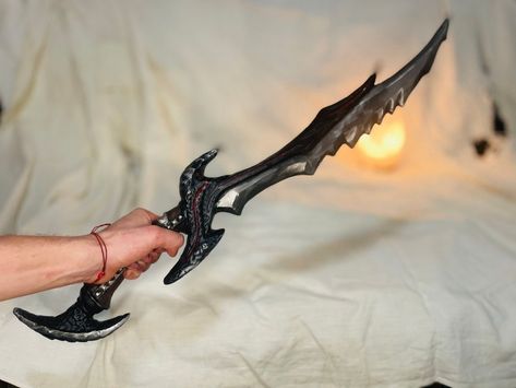 100% metal real Daedric Sword #skyrim #Daedric #elder #scrolls #metal #gift #cosplay #costume Skyrim Swords, Skyrim Game, Elder Scrolls Skyrim, Elder Scrolls V Skyrim, The Elder Scrolls, Elder Scrolls, Gamer Gifts, Skyrim, Slovakia