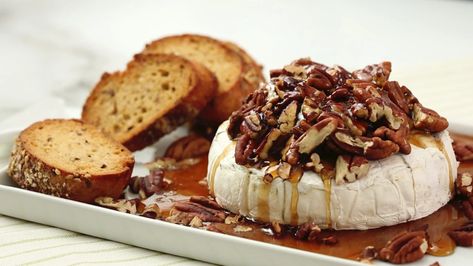 Baked Brie With Pecans, Brie With Pecans, Easy Baked Brie, Brie Cheese Recipes, Brie Recipes, Pecan Recipes, Charcuterie And Cheese Board, Dressing Recipes, Baked Brie