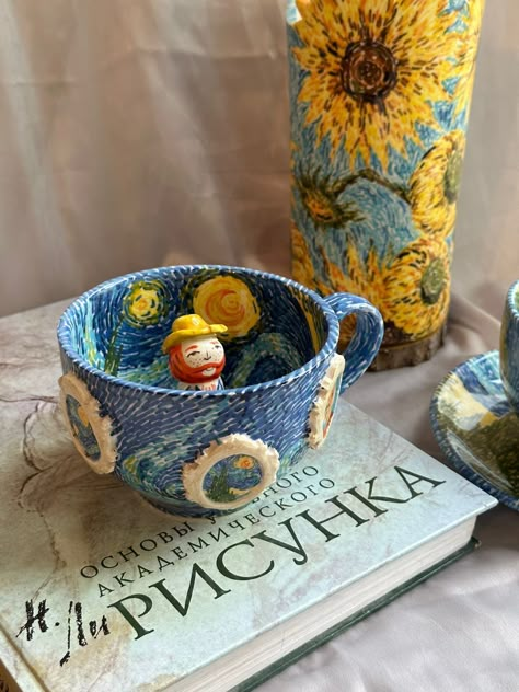 Van Gogh Clay Art, Van Gogh Mug, Luxury Birthday Gifts, Pop Art Drawing, Arte Van Gogh, Van Gogh Art, Pottery Crafts, Ceramics Pottery Art, Porcelain Art