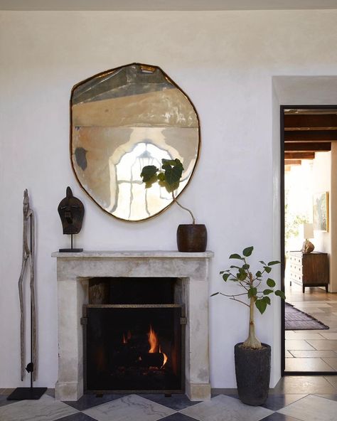 Waldo Fernandez (@waldosdesigns) | Instagram Fireplace Mirror Ideas, Waldo Fernandez, Mirror Styling, Mirror Over Fireplace, Stone Fireplace Wall, Extra Large Mirrors, Built In Around Fireplace, Vincenzo De Cotiis, Natural Stone Fireplaces