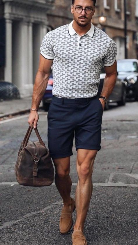 Navy Shorts Outfit, Blue Shorts Outfit, Mens Navy Shorts, Outfit Navy, Street Style Photography, Womens Outfit, Mens Shorts Outfits, Blue Shorts Men, Pants Outfit Men