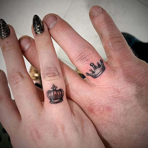 30 Top Design Ideas For Couple King And Queen Tattoos Queen Crown Tattoo On Finger, King Queen Tattoo Finger, Couple Tattoos King And Queen, King And Queen Tattoo, Queen Tattoos, Tattoo Queen, Couple Tat, Crown Tattoos, Him And Her Tattoos