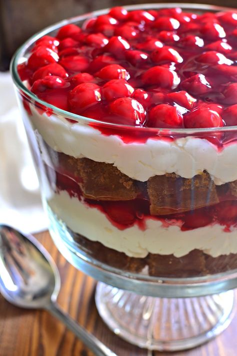 Cherry Cheesecake Gingerbread Trifle is the perfect dessert for the holidays! It's easy to make, delicious to enjoy, and guaranteed to impress all your holiday guests! Cheesecake Gingerbread, Gingerbread Trifle, Trifle Bowl Recipes, Delicious Christmas Desserts, Pie Filling Recipes, Trifle Desserts, Bakery Ideas, Bowl Cake, Trifle Recipe