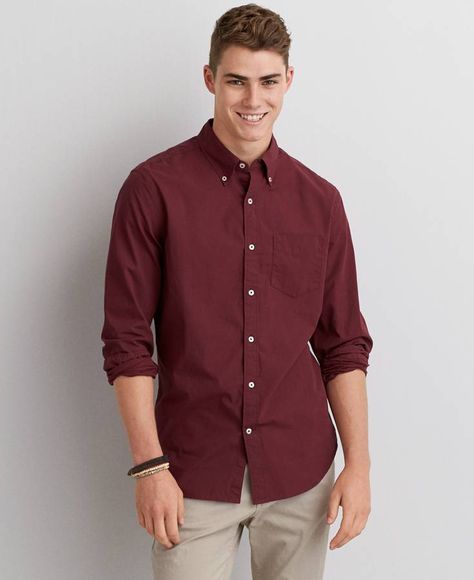 Maroon Shirt Outfit Men, Casual Outfits For Guys, Maroon Shirt Outfit, Shirt Outfits Women, Outfit Kantor, Men Dressing, Men Dresses, Button Down Outfit, Red Button Up Shirt