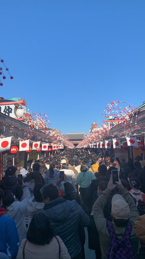 #japan #aesthetic #inspiration #japanesetemple #temple #japanese #asakusa #instagram #inspo #stries #travel #trip #asia #tokyo Japanese Life Aesthetic, Japan Trip Aesthetic, Japan Instagram Story, Temple Japanese, Bestie Trip, Tokyo Temple, San Fransokyo, Tokyo Aesthetic, Asakusa Tokyo