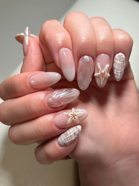 Sea Nails Designs The Beach, Seaglass Nails, Sea Nails Designs, Basic Summer Nails, Beach Manicure, Summer Vacation Nails, Paznokcie Hello Kitty, Seashell Nails, Beach Nail Designs