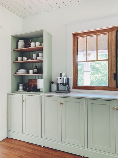 Painting Kitchen Cabinets Without Sanding, Nordic Cottage, Farmhouse Green, Canadian House, Bright Paint, Kitchens Cabinets, Kitchen Styles, London Home, Cottage Kitchens