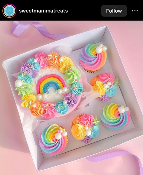 Mini Cake With Cupcakes, Mini Torte, Cupcake Decorating Tips, Rainbow Birthday Cake, Cupcake Cake Designs, Mini Cakes Birthday, Creative Cake Decorating, Rainbow Cupcakes, Party Inspo