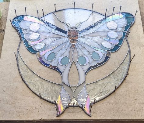 Lavender Stained Glass Pattern, Crystal Stained Glass Pattern, Luna Moth Stained Glass Pattern, Diy Windows, Porcelain Mirror, Glass Butterflies, Lead Light, Glass Cabin, L'art Du Vitrail