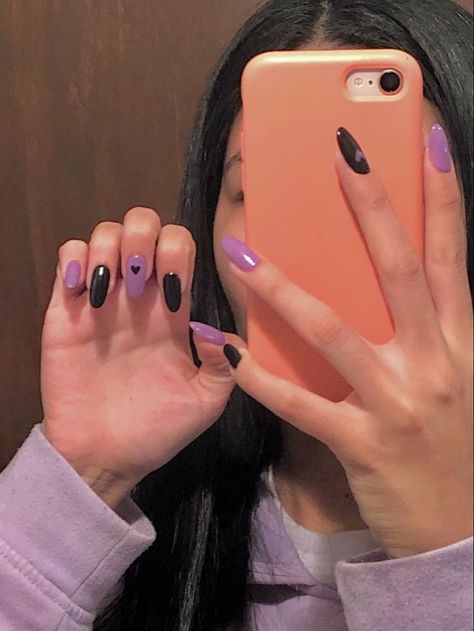 Black Nails Purple Tips, Purple Nail Simple, Purple Nails Simple Design, Purple Nail Polish Ideas, Nail Inspo Purple And Black, Purple Black Nails Designs, Black And Purple Short Nails, Black Purple Nail Designs, Light Purple And Black Nails