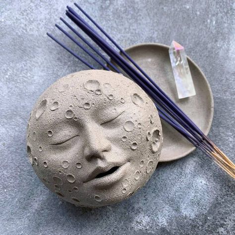 Spiritual Clay Art, Ceramic Masks Ideas Easy, Things To Make In Pottery, Air Dry Clay Moon, Clay Sculpture Ideas, Clay Mask Art, معرض فني, Ceramic Projects, Ceramic Mask