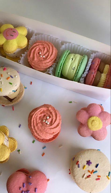 Fun Macarons, Spring Baking, Flowers Cute, Rainbow Birthday Party, 12th Birthday, Yummy Eats, Rainbow Birthday, Cute Aesthetic, Spring Recipes