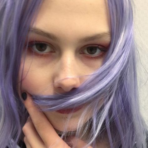 Phoebe Bridgers on Instagram: “☔️” Lilac Hair, Phoebe Bridgers, I'm With The Band, Fav Celebs, Her Music, Purple Hair, Pink Hair, Pretty People, Taylor Swift