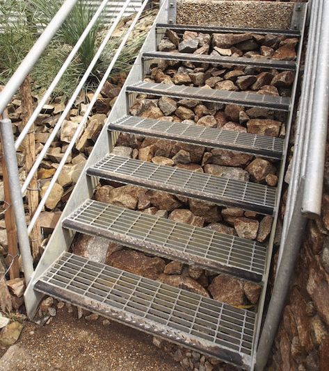 Steel Steps Design, Steel Walkway, Garden Steps Ideas, Decking Steps, Phillip Johnson, Outside Stairs, Stone Garden Paths, Staircase Outdoor, Metal Deck