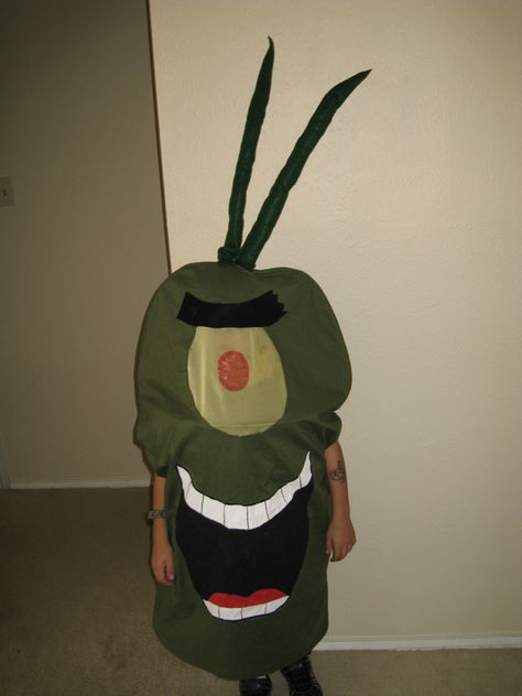 I could not find a Plankton costume anywhere so I decided to make my own. Plankton Costume, Superhero Diy, Plankton Spongebob, Spongebob Costume, Fun Halloween Games, Vampire Costumes, Halloween Scavenger Hunt, Spongebob Party, Spooky Halloween Party