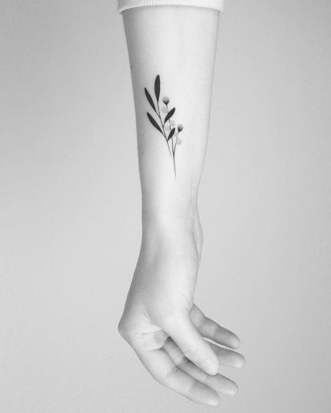 18 Lovely Dainty Twig Flowers Tats by Lara Maju Hand Tat Ideas, Tattoo Ideas Female Hand, Females Tattoos, Prism Tattoo, Trendy Tattoo Ideas, Flower Tat, Tattoo Nature, Petit Tattoo, Hand Tats