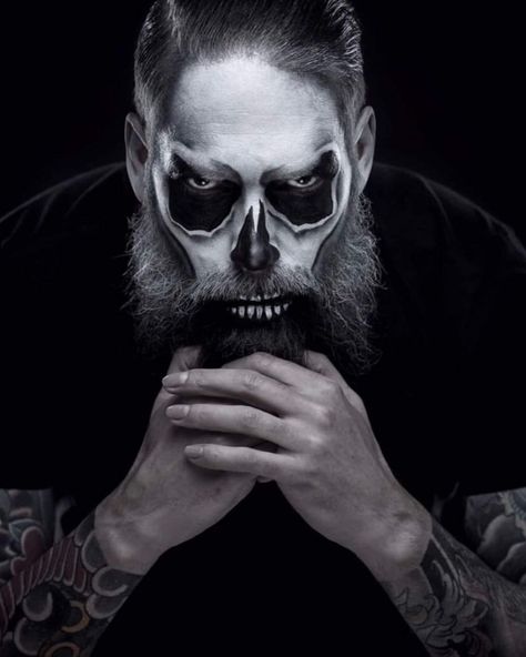 Skull Makeup Beard, Mens Halloween Makeup, Skull Face Makeup, Beard Makeup, Zombie Make Up, Halloween Beard, Halloween Makeup Clown, Skull Face Paint, Zombie Halloween Costumes