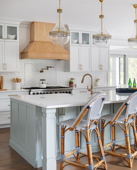 Light Blue Island Kitchen, Two Toned Kitchen Cabinets, Glossy Kitchen, Kitchen Center Island, Blue Kitchen Island, Light Blue Kitchens, Coastal Kitchen Design, Kitchen 2024, Two Tone Kitchen