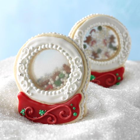 Snow Globe Keepsake Cookies Isomalt Snow Globe Cookies, Edible Ornaments Christmas, Christmas Cookie Snow Globe, Christmas Snow Globe Cookies, Shaker Cookies Christmas, Snowglobe Christmas Cookies, Snow Globe Cookies How To Make, Prettiest Christmas Cookies, Edible Snow Globes