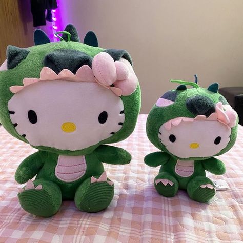 Hello Kitt, Hello Kitty Aesthetic, Hello Kitty Art, Cute Stuffed Animals, Tag Your Friends, Sewing Tutorials, Stuffed Animals, Hello Kitty, Kitty