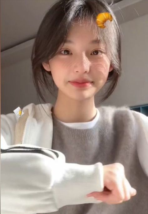 Haircut With Glasses Long, Haircut Douyin, Hair Bangstyle Korean, Ulzzang Short Hair With Bangs, Douyin Hairstyle Long Hair, Fleco Haircut, Douyin Bangs, Douyin Hairstyle Short, Korean Bangstyle Hair