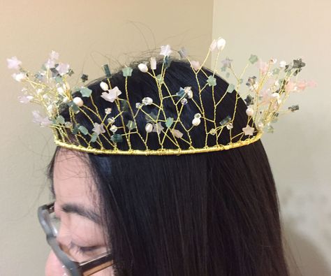 I've made a few of these crowns for the last couple of gaming events I've gone to. They certainly attract a lot of attention. I made one for my daughter to wear to a... Diy Wire Crown, Diy Mums, Diy Tiara, Wire Crown, Crown Diy, Make A Crown, Beaded Crown, Headpiece Diy, Crown Crafts