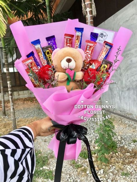 Valentines Day Candy Bouquet, Candy Bouquet Diy, Birthday Wishes Flowers, Sweet Bouquet, Birthday Bouquet, Gift Bouquet, Flowers Bouquet Gift, Valentine Candy, Chocolate Bouquet