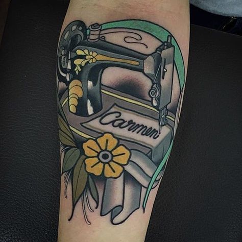 American Traditional Sewing Machine Tattoo, Old Sewing Machine Tattoo, Sewing Tattoo, Quilt Tattoo, Sewing Machine Tattoo, Knitting Tattoo, Sewing Tattoos, Ma Tattoo, Quarter Sleeve Tattoos