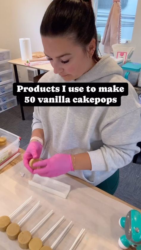 Rachel Laukala | Want to know everything I use to make 50 vanilla cakepops?! Comment “pops” below and I’ll send it right to your inbox! ⬇️ Follow… | Instagram Cake Pop Display Ideas Diy, Ways To Display Cake Pops, Flat Cake Pops, Cake Pop Display, Cute Cake Pops Ideas, Molded Cake Pops, Disc Cake Pops, Cake Pop Supplies, Cake Pop Styrofoam Display