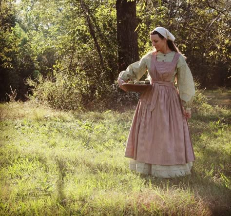 Farmer Outfit, Tasha Tudor, Old Fashion Dresses, Historical Dresses, Mode Inspo, Fantasy Fashion, Historical Clothing, Historical Fashion, Popular Style