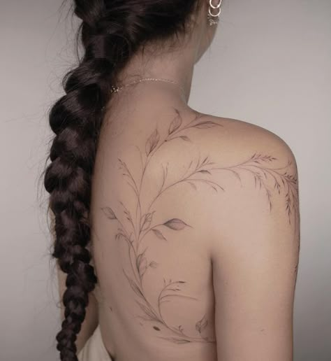 Floral Upper Back Tattoo Women, Flower Vine Arm Wrap Tattoo, Hip To Shoulder Tattoos Women, Belly Flower Tattoo, Leaves Tattoo Back, Back Plant Tattoo, Botanical Tattoo Back, Leaves Back Tattoo, Botanical Flow Tattoo