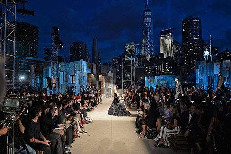 Givenchy's #NYFW Show Fashion Show Stage Design, Models Walk, Party List, Givenchy Fashion, Nyc Fashion Week, Fashion Event, Big Fashion, Stage Design, Only Fashion