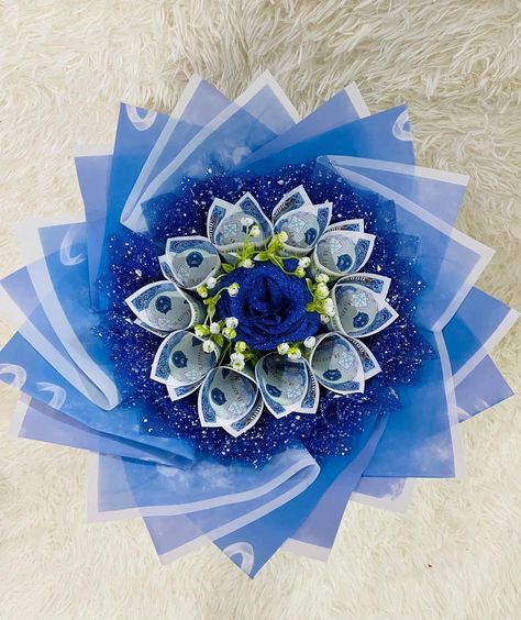 Mini Money Bouquet, Bouquet Layout, Blue Bills, Touch Gifts, Paper Rose Craft, Rose Craft, Mini Money, Roses Bouquet Gift, Standing Flower