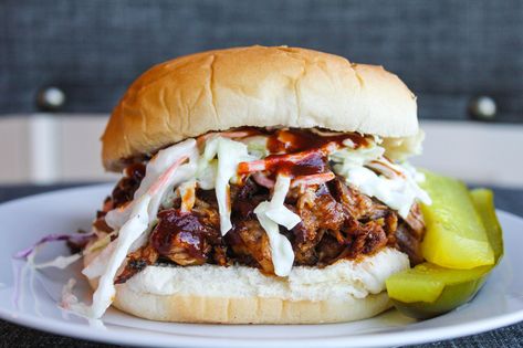 Kansas City-style pulled pork BBQ and creamy coleslaw – Oyster & Onion Best Coleslaw For Pulled Pork, Kansas City Pulled Pork, Barbeque Pulled Pork, Coleslaw For Pulled Pork, Bbq At Home, Kansas City Bbq, Bbq Pulled Pork Recipe, Pork Bbq, Bbq Sandwich