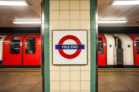 Tube Train, London Underground Stations, Central Line, Mile End, Underground Station, Tower Hamlets, London Tube, Paris Metro, England London