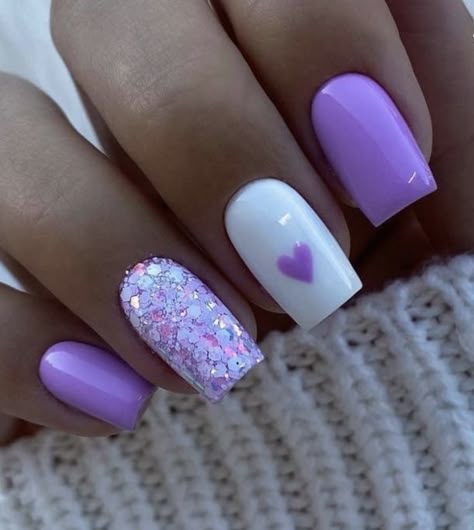 Purple Nail Shades, Ongles Violet Pastel, Letnji Nokti, Lila Nail Art, Bright Purple Nails, Purple And Silver Nails, Light Purple Nails, Bee Nails, Purple Glitter Nails