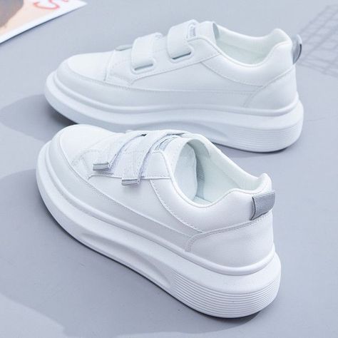 White Shoes For School, White Women Sneakers, Girls Shoes Teenage, Trend 2025, Sports Shoes For Girls, Casual Shoes Women Sneakers, Heel Sandals Outfit, Korean Shoes, Trendy Shoes Sneakers