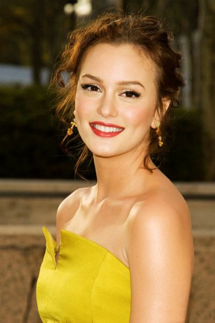 #LeightonMeester looked stunning in a yellow #YSL dress paired with red lipstick at the Met Opera back in 2008. Makeup Looks With Yellow Dress, Makeup For A Yellow Dress, Yellow Dress Makeup Look, Prom Makeup For Yellow Dress, Makeup Yellow Dress, Yellow Dress Makeup Ideas, Yellow Dress Makeup, Makeup For Yellow Dress, Makeup With Yellow Dress