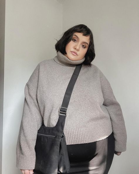 Minimalist Plus Size Outfit | Sweater | Fall Looks | Curvy OOTD | Neutrals | Turtleneck | Scandi | Effortless | Style 

Short hair on round face. Bob haircut on plus size face. Messy bob. Messy short haircuts. Effortless French bob. Micro bangs. 

Model: Heensie | @heensie on Instagram Short Bob With Bangs Plus Size, Plus Size French Bob, French Bob Plus Size, Bob Micro Bangs, Hair On Round Face, Round Face Short Haircuts Plus Size, Inclusive Fall Fashion, Round Face Bob Haircut, Short Hair On Round Face