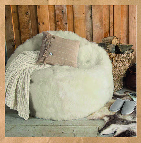 cosy_cuddly-2 Garden Log Cabins, Leather Bean Bag, Beautiful Room Ideas, Paint Wallpaper, Chalet Style, Decorating Advice, Man Pad, Wallpaper Fabric, Bean Bags