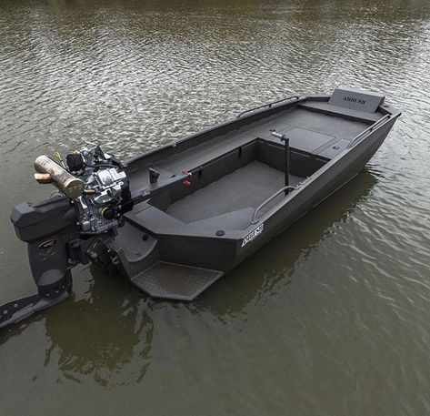 Futuristic Boat, Jon Boat Fishing, Boat Dock Bumpers, Jon Boat Ideas, Mud Boats, Jon Boat Modifications, Boat Modifications, Duck Hunting Boat, Duck Boats