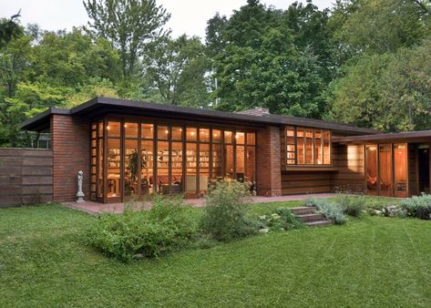 Herbert and Katherine Jacobs House by Frank Lloyd Wright. Usonian Architecture, Therme Vals, Usonian Style, Frank Lloyd Wright Usonian, Usonian House, Frank Lloyd Wright Architecture, Frank Lloyd Wright Buildings, Frank Lloyd Wright Design, Frank Lloyd Wright Homes