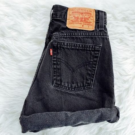 LEVI'S WEDGIE DENIM SHORTS IN BEAT REMIX Levi High Waisted Shorts, Mood Board Fashion, Baggy Pants, Classic Jeans, High Waisted Shorts Denim, Short En Jean, Mode Inspiration, Black Denim Shorts, Outfit Idea