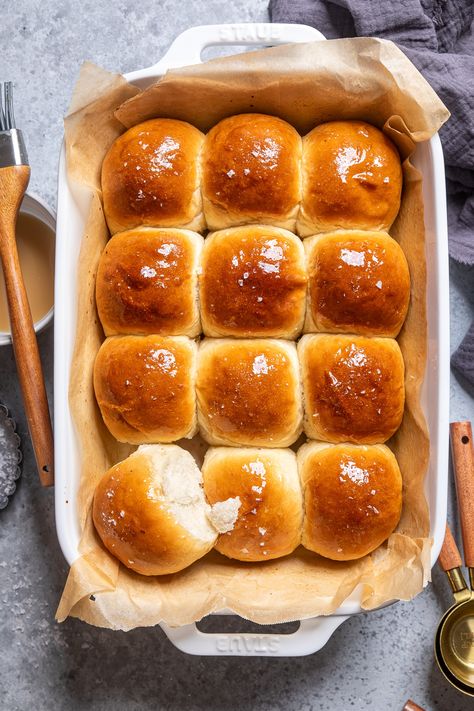 Healthy Rolls Recipe, Dairy Free Buns, Easy Gluten Free Dinner Rolls, Gluten Free Dairy Free Rolls, Gluten Lactose Free Recipes, Vegan Homemade Bread, Dairy Free Thanksgiving Side Dishes, Dairy Free Yeast Rolls, No Egg Dinner Rolls